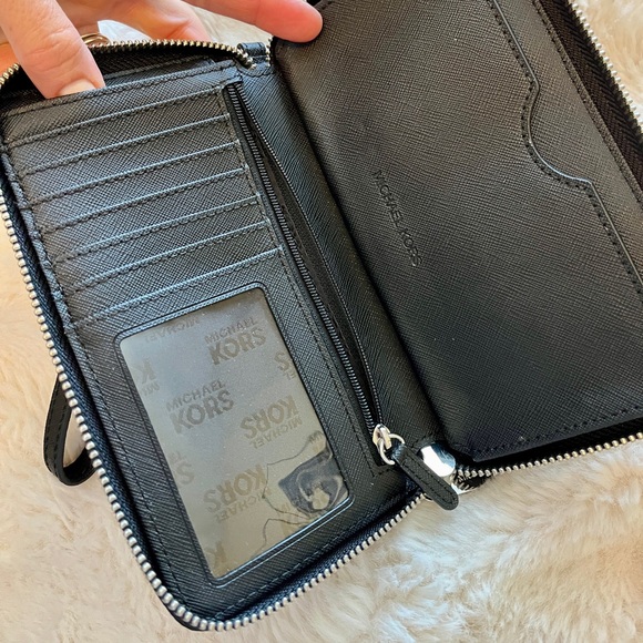 Michael Kors Jet Set Wristlet - Picture 3 of 4